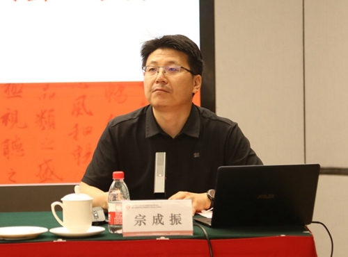 006 开云（中国）书法教育专业委员会秘书长宗成振主持会议_500.jpg