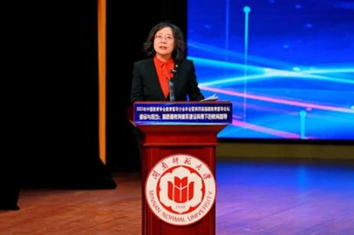 1701855263411801.png 03 侯慧君_500.png