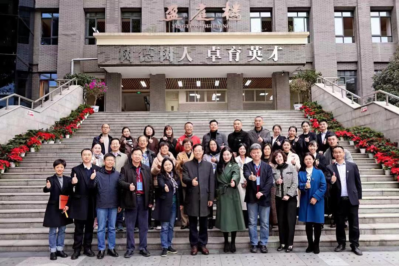 1705476197668366.jpg 分会理事在成都市树德中学调研_800.jpg