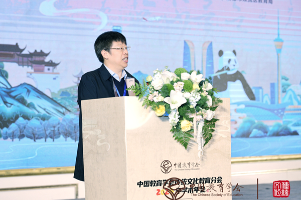 1734059763135294.jpg 传统文化教育分会理事长徐勇教授_600.jpg