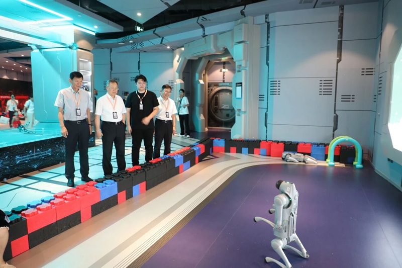 13 时空旅程人工智能科技体验馆参观_800.jpg