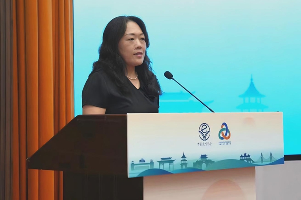 1760000245520566.jpg 王丽君介绍第四届理事会构成情况_600.jpg