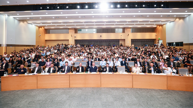 1760940733602782.jpg 参会合影_800.jpg